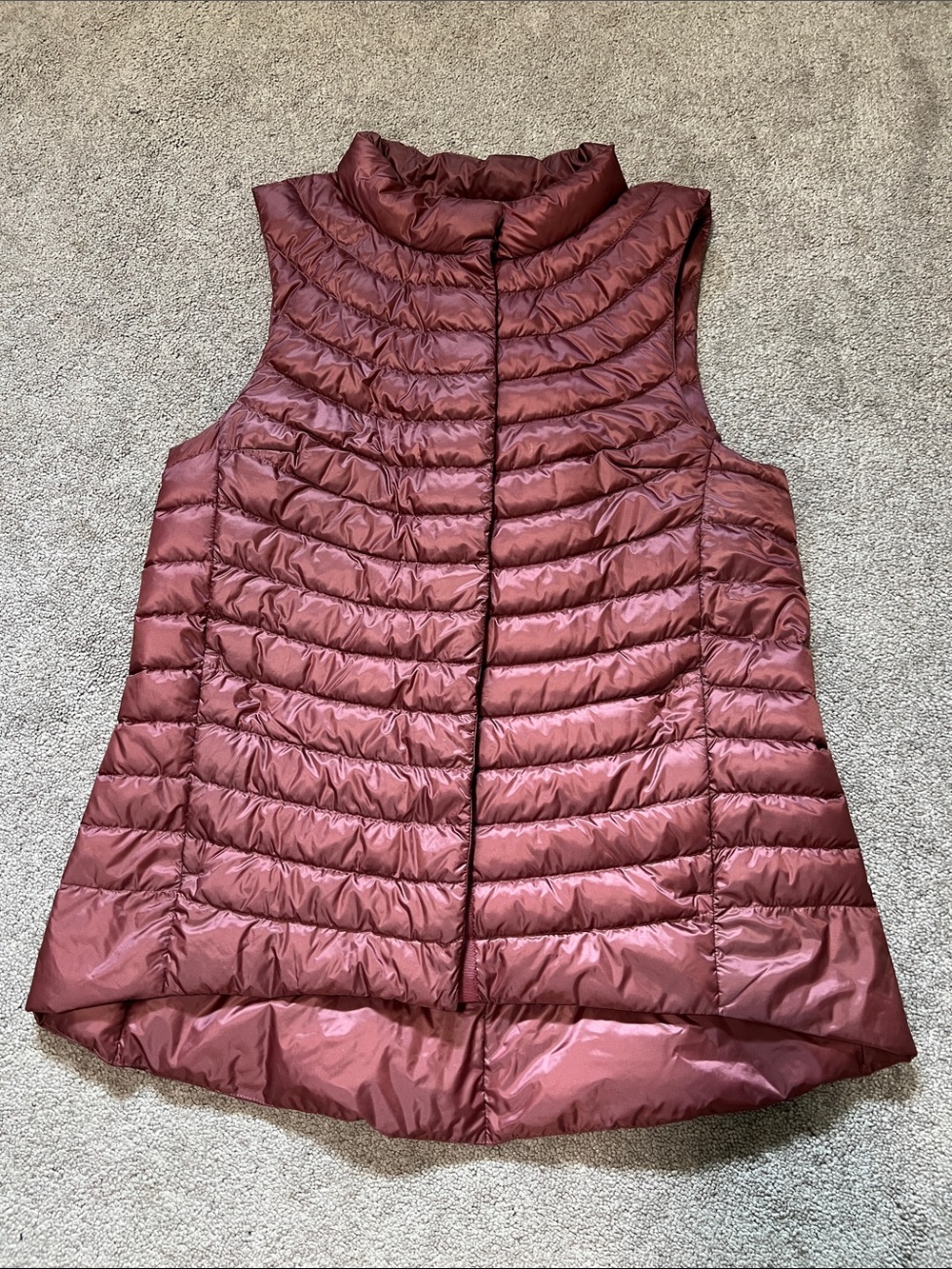 Athleta Downkind Puffer Vest Goose Down Burgundy size X Small